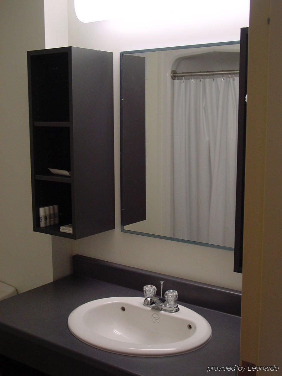 Residence & Conference Centre - Brockville Extérieur photo